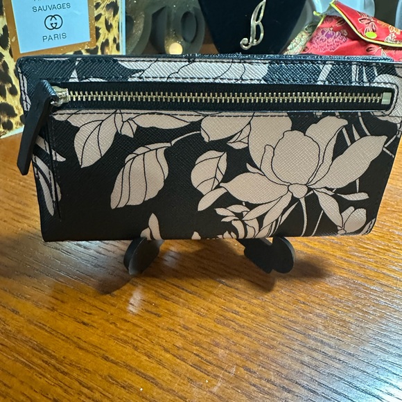 Kate Spade Laurel Way Gardenia Stacy Wallet - Picture 2 of 8